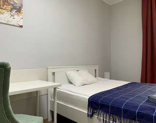 Хостел Есенин Москва небольшой двухместный номер-3