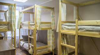Хостел Хостел Есенин Москва Кровать в общем номере для мужчин с 6 кроватями-1